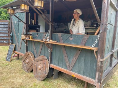 un Food truck propose un repas médiéval avec une passionnée d'histoire et de cuisine, Fanny