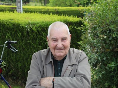 André Desnos, 97 ans, témoin de l'arrivée du général Leclerc et du général Patton à Cossé-en-Champagne. - ST