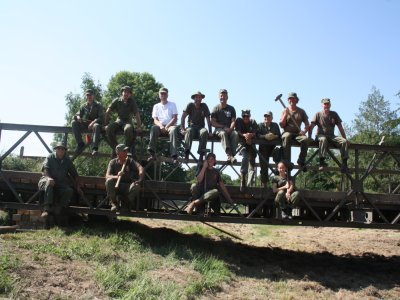 Les treize "braves" du 300th Engineer combat battalion fiers de leur ouvrage. "Il a tenu tout le week-end, malgré les craintes des autorités !" - Ludovic Gobert