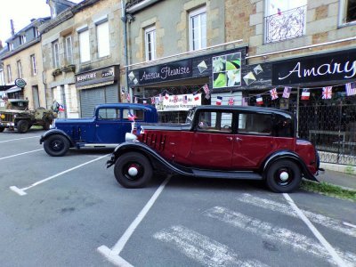 Deux véhicules emblématiques des FFI (Forces françaises de l'intérieur) : la Citroën Traction avant (1934) et la Peugeot 301 (1932). - BD