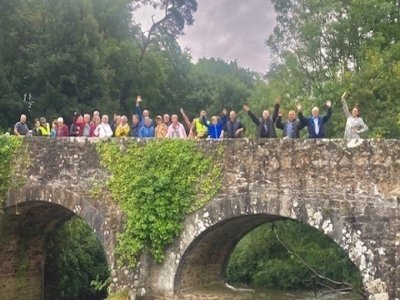 Le passage des randonneurs dans un des très beaux sites chaillandais traversés le vendredi 23 août. - FRS