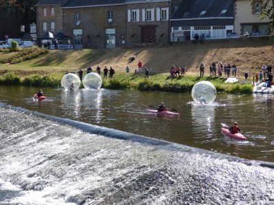 Le water-ball, une animation qui ravit tout aussi bien les participants que les spectateurs. - DR