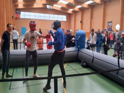 Un ring de boxe éphémère. - Gilles Pécot