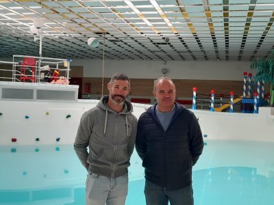 Jean-Philippe Meignan élu présente le nouveau responsable des piscines Adrien Leroux. - jb