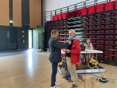 Gilles Courteille a reçu la médaille de la jeunesse, du sport et de l'engagement associatif. - C.D.