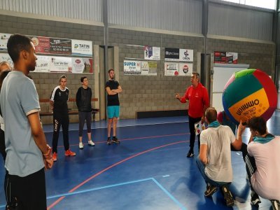 Mardi 15 octobre à Évron, session de recrutement par le sport. - jb