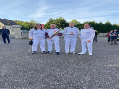 Les quatre sportifs porteurs de la flamme en ouverture de cette action sportive et solidaire. - Roger Coupé