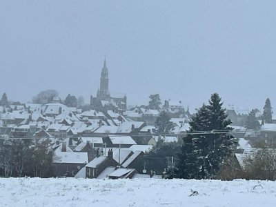 À Gorron, on pourrait penser que la neige est là depuis des jours. Pourtant, il n'a fallut que quelques heures pour qu'elle ne recouvre la commune. - Catherine Duchemin