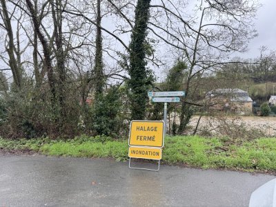 Pour des raisons de sécurité, la promenade le long du chemin de halage est interdite. - Laurent Houssin