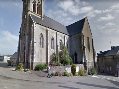 La pose des vitraux  de l'église se termine. - Laurent Houssin