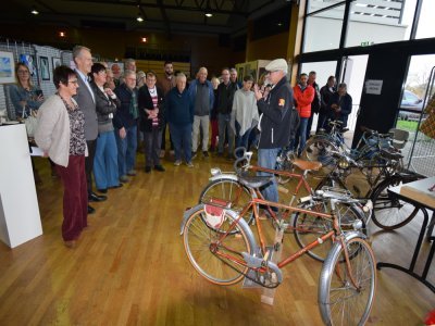 Jérôme Gabriel a présenté une partie de sa collection de vieux vélos lors de la biennale des artistes. - 2025-01-23 Jérôme Gabriel