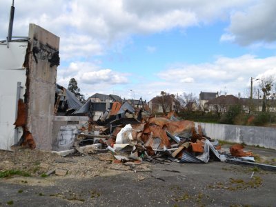 Un feu avait ravagé le hall d'exposition de Mayenne dans la nuit du 11 novembre 2019. - Anne-Laure Retailleau