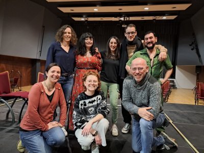 Quelques membres de la troupe, réunis pour une soirée de répétition. - Lyse Gortais