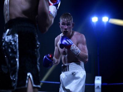 2 - Parcours atypique
"J'ai commencé la boxe à 18 ans, je totalise 13 combats amateurs, j'ai donc une marge de progression importante." - Fabrice COMPAIN