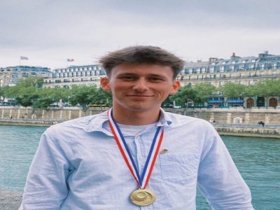 Le 15 avril 2025, le jeune apprenti vient de recevoir se médaille d'or à Paris. - mfr