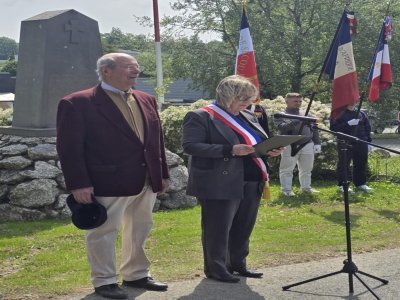 Béatrice Le Goff, maire, et Georges Jacquemin, président des AFN. - Barrès Violaine