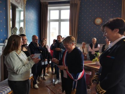 Chaque jeune a échangé avec la maire et la représentante de l'État. - CDLM