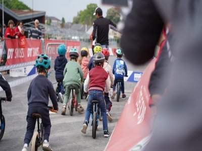 Laval Cyclisme 53 proposera aux plus petits de participer à une course de draisiennes. - Laval Cyclisme 53