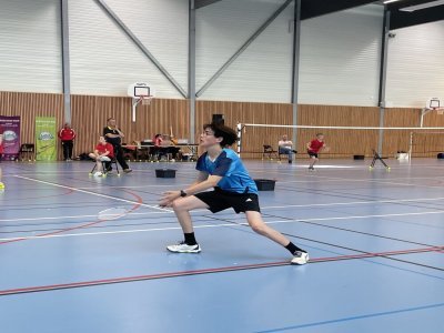 Le badminton, un sport qui demande des qualités de coordination, d'adresse, de souplesse. - Roger Coupé