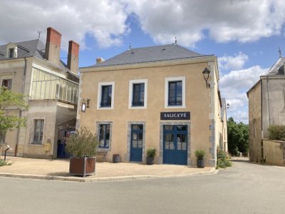 Le Salica'fé, fraîchement rénové au cœur du village. - Emilie Deletang