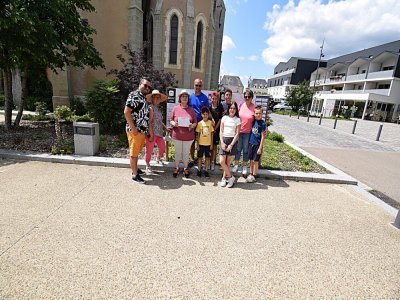 2 Dimanche après-midi, dix-huit équipes, familles ou amis, ont participé à la carte au trésor, avec onze énigmes à résoudre en se promenant dans les rues de la commune. - 2025-06-19 Louverné en fête