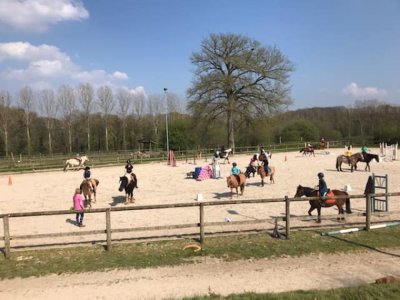 Le centre équestre d'Ambrières-les-Vallées se trouve au parc de Vaux. - Archives photo Le CDLM/Martine Rebours