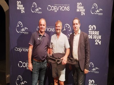 Areski Lefaux, bénévole de l'année, avec Jean-Philippe Meignan et Joël Balandraud. - jb