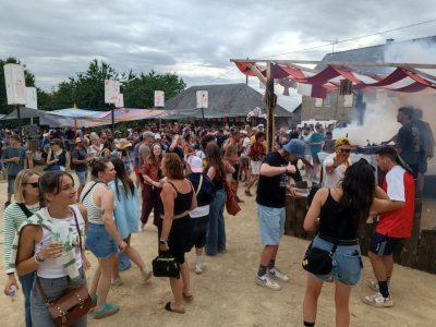 3- Sur la cour, l'ambiance était totalement différente avec les DJ sets du collectif Zéro tapage, qui ont également attiré un public nombreux. - JF Claudot