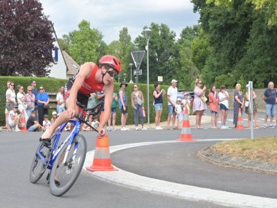 Titouan Cormier à l'arrivée de l'épreuve vélo au triathlon S. - Paolo Cadena