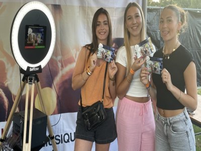 Plusieurs festivaliers ont pu obtenir une photo gratuite en souvenir, c'est bien sympa ! - C.D.
