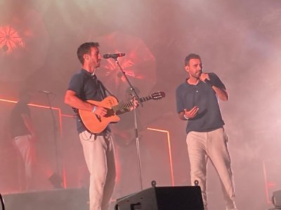 Le groupe Boulevard des Airs sur scène.  - C.D.