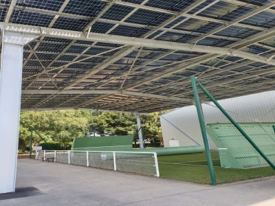 Les panneaux photovoltaïques installés sur le city stade. - CDLM