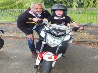 L'année dernière le petit Melvin a pu bénéficier de la générosité des motards. - M&M CHARROY