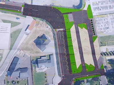 Plan d'aménagement de la place Ramon avec des espaces végétalisés et un parking auto-drainant.  - CDLM