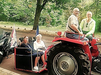 Marcel Blanchet avait embarqué deux couples d'amis pour cette traversée de Paris insolite. - 2025-08-15 Traversée de Paris 2