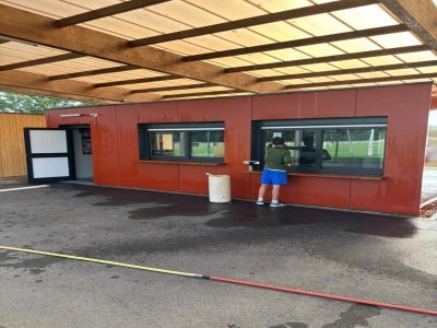 Les bénévoles de l'US Genest football ont nettoyé les différents équipements communaux. - Jean-Noël Piquot