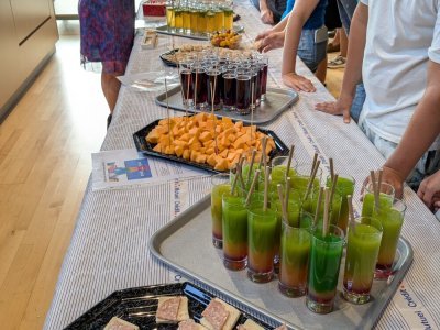 Boissons colorées pour la soirée. - Gilles Pécot