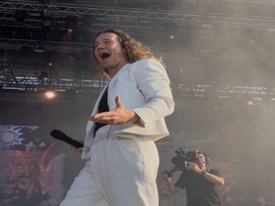 Julien Doré a performé sur la scène du Château en début de soirée, dimanche 24 août. - Arthur Frand