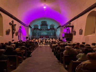 Autre grand succès d'affluence dans l'église de la commune. - M&M CHARROY