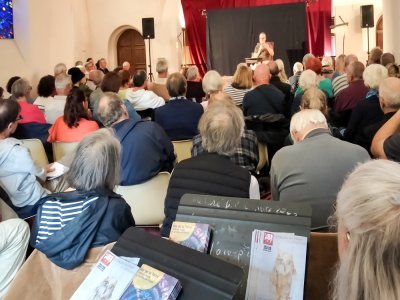 2- Le programme des conférences, rencontres et animations a su trouver son public. Ici, les auditeurs avaient envahi la chapelle pour y entendre le sociologue Cyril Lemieux. - Daniel Fortin