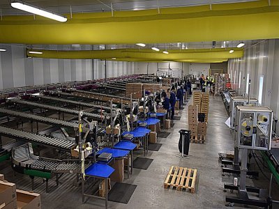 L'atelier de compostage permet d'étiqueter 90 000 barquettes par jour. - 2025-09-25 Portes ouvertes Pôle Voléna