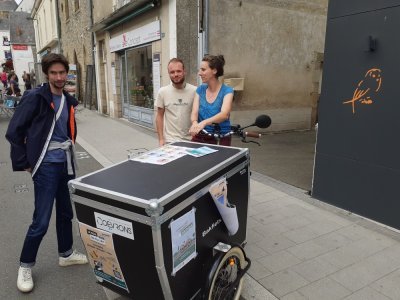 Solenne et le seul vélo-cargo de la 3C. - M&M CHARROY