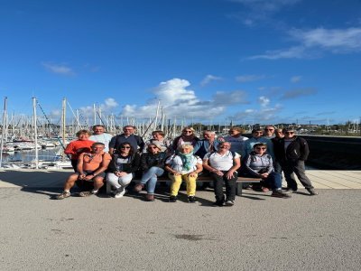 Le groupe de marcheurs. - Emilie Deletang