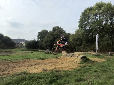 Le parcours, au départ des Châteliers, réservait plusieurs sauts. - Le Courrier de la Mayenne