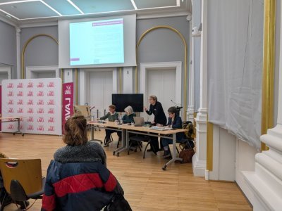 Christine Dubois, maire de Louvigné et vice-présidente de l'aménagement à Laval Agglo, Isabelle Eymon, 2e adjointe au maire, Lise le Gargasson, ingénieure paysagiste chez Cittànova - Sinopia en charge du projet d'élaboration du PLUi et Delphine Hardy - Benjamin Deglave Christine Dubois, maire de Louvigné et vice-présidente de l'aménagement à Laval Agglo, Isabelle Eymon, 2e adjointe au maire, Lise le Gargasson, ingénieure paysagiste chez Cittànova - Sinopia en charge du projet d'élaboration du PLUi et Delphine Hardy - Benjamin Deglave