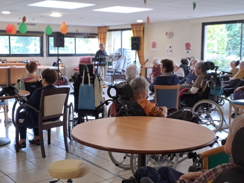 Les airs d'accordéon réveillent de tendres souvenirs.