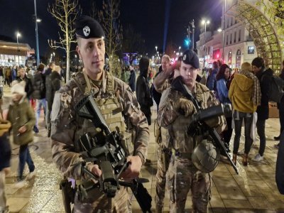 Les militaires du dispositif Sentinelle sont équipés d'un drone qui peut surveiller tout le périmètre à l'aide d'une caméra imfra-rouge. - Fred Martin