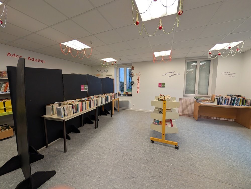 La partie am&eacute;nag&eacute;e de la m&eacute;diath&egrave;que pour le vide-biblioth&egrave;que.