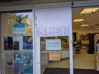 L'affiche faite maison pour promouvoir ce vide biblioth&egrave;que - Benjamin Deglave
